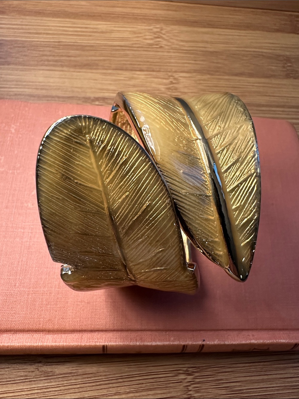 Decorative leaf objects - Picture 2 of 5